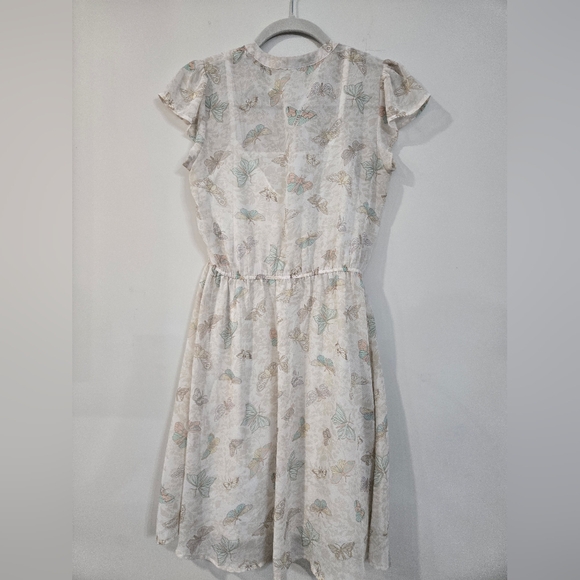 Darling, Button-Up Butterfly Dress With Lace Detail. - Picture 4 of 7
